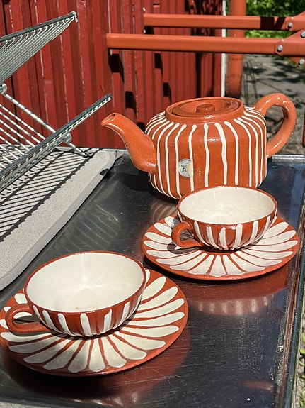 Kupittaan Savi - teekannu ja kaksi kuppia + tassit