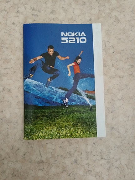 Nokia 5210 käyttöohjekirjanen