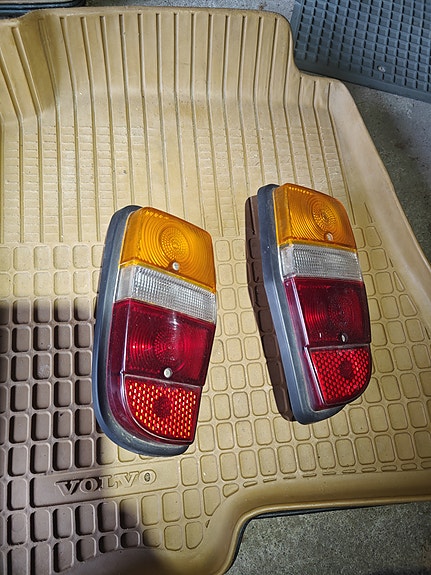 Volvo 140 takavalot erittäin hyvät