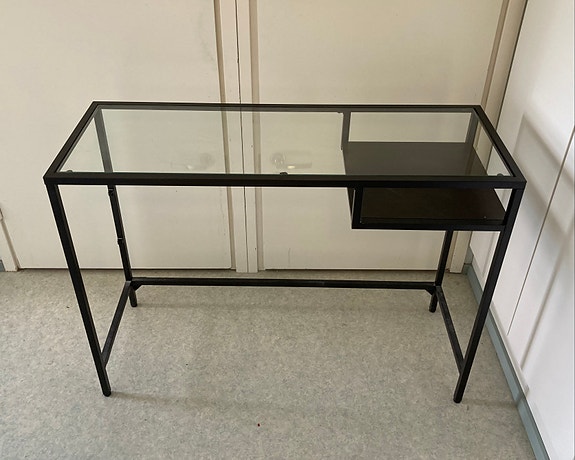 Musta työpöytä - IKEA Vittsjö