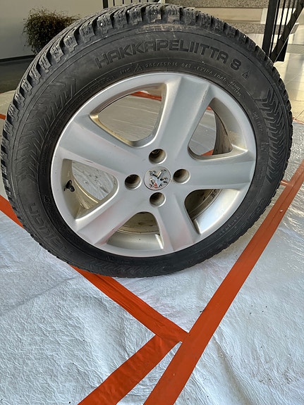 Nokian Hakkapeliitta 8, alumiinivanteilla, Peugeot 308SW 2010