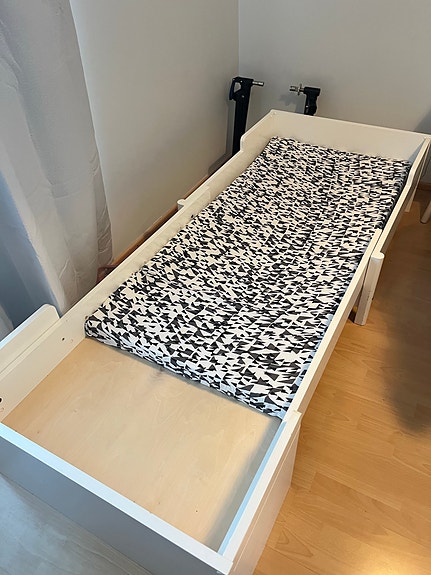 Muurame jatkettava lastensänky valkoinen