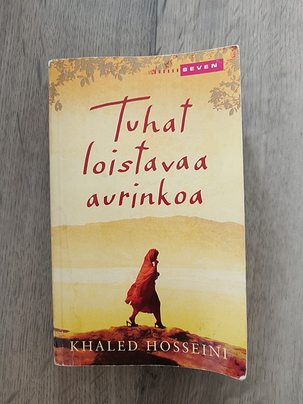 Tuhat loistavaa aurinkoa KIRJA