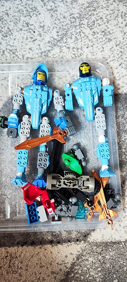 LEGO Knights Kindom hahmot ja sekalaisia palasia