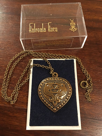 Kalevala Hela Linnaniemestä kaulakoru