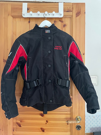 Rukka Gore-Tex ajopuku 38 takki ja housut musta/punainen