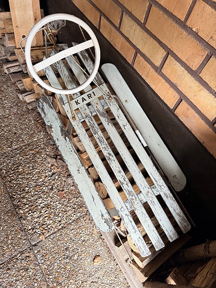 Vanha Rattikelkka Kari metallijalaksilla