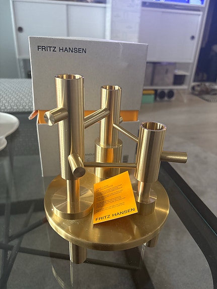 Fritz Hansen messinkinen kynttilänjalka
