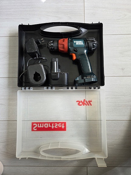 Black & Decker akkuporakone