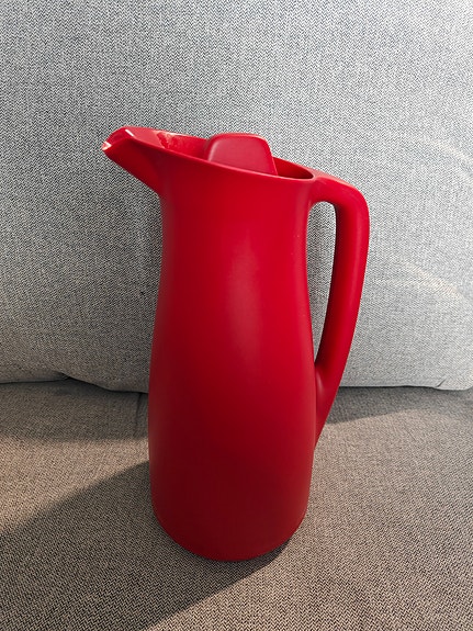Tupperware termoskannu punainen