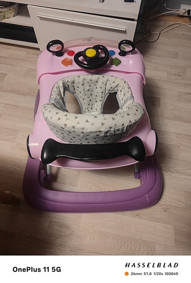 Moweo vaaleanpunainen baby walker / kävelytuoli