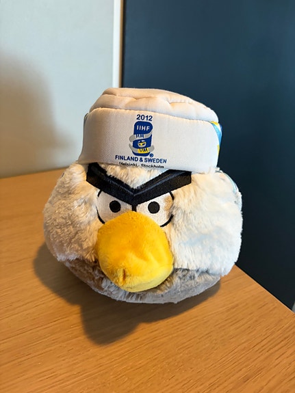 Harvinainen Angry Birds IIHF 2012 pehmolelu maskotti