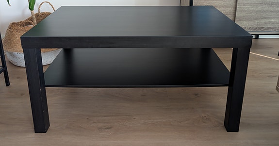 Musta Lack-sohvapöytä