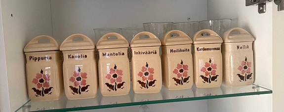 Arabia maustepurkit keramiikkaa