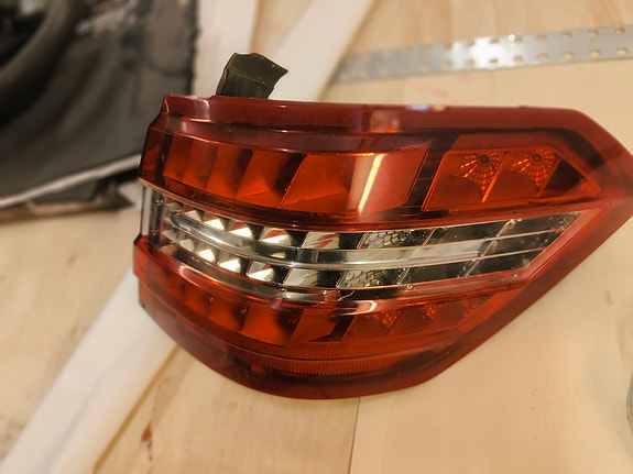 S212 avangarde led takavalo