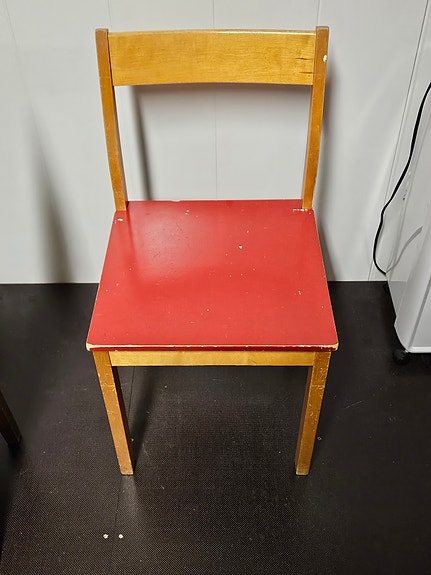 Asko tuoli, punainen istuinlevy