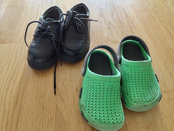 Crocsit ja juhlakengät 24