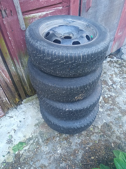 Nastarenkaat peltivanteilla 205/60R16