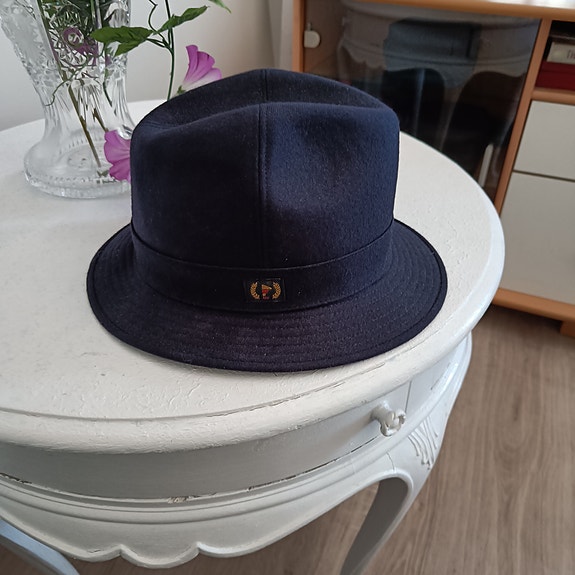 Hattu Fredrikson naisten