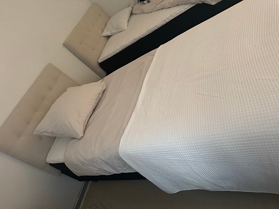 Jyskin sänky ja patja 90x200 cm vaalea