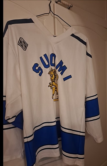 Suomi leijona pelipaita