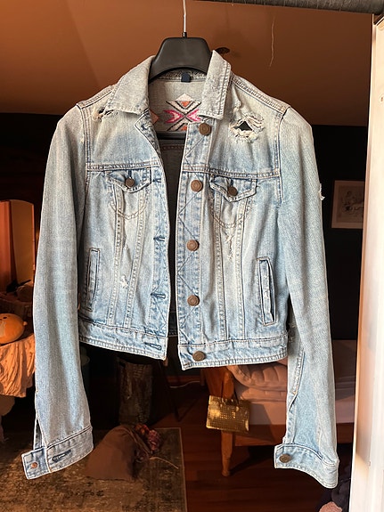 American Eagle kulutettu farkkutakki M