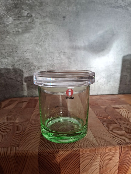 Iittala vihreä lasipurkki kannella