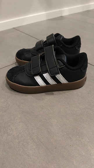adidas kengät koko 24