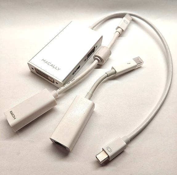 Apple Mini DisplayPort /Thunderbolt 2 adapterit