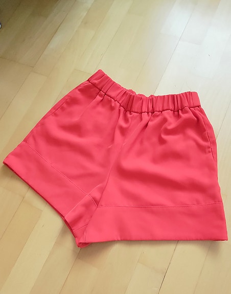 Korkeavyötäröiset shortsit 34