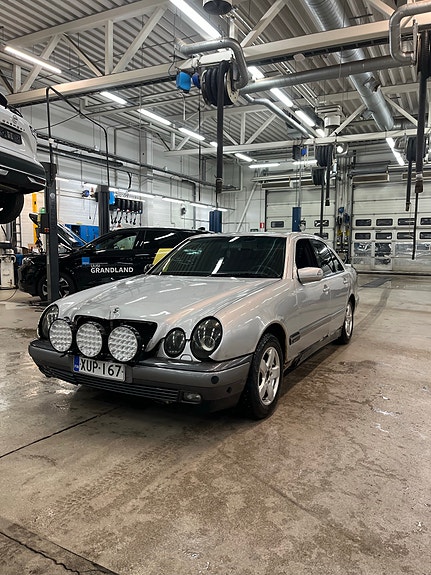 Mercedes-Benz E 200 osina