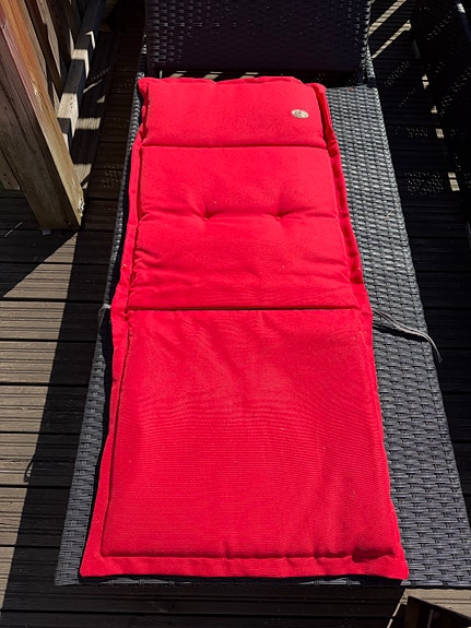 Punainen aurinkotuolin pehmuste