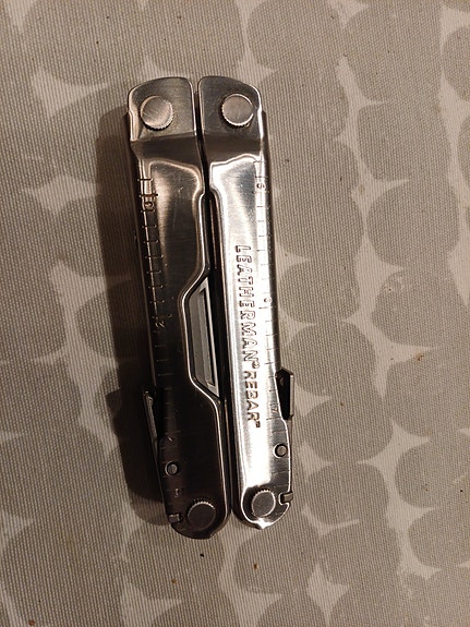 Monitoimityökalu Leatherman rebar