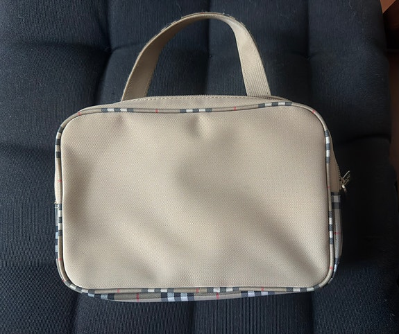 Burberry meikkilaukku