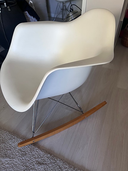 Eames RAR keinutuoli, valkoinen