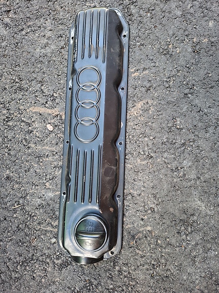 Audi 5-sylinterisen venttiilikopan kansi