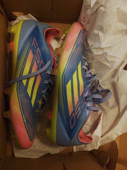 Adidas nappikset 42 2/3