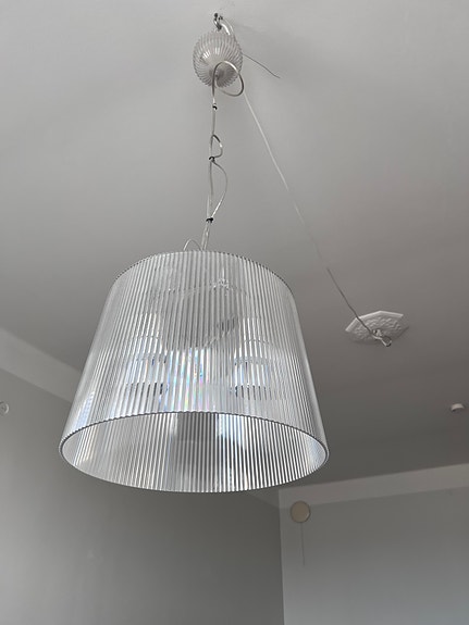 Kartell Ge riippuvalaisin