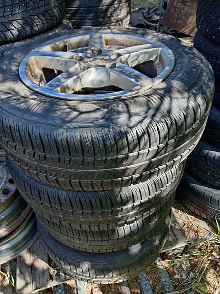 195/65/15 kesärenkaat aluilla 5x112 jako