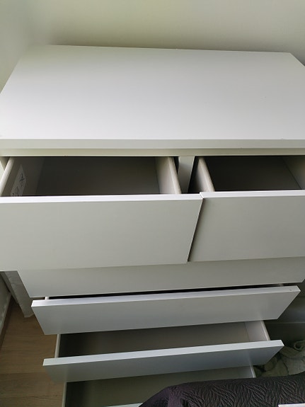 Ikea Malm lipasto lasilevyllä