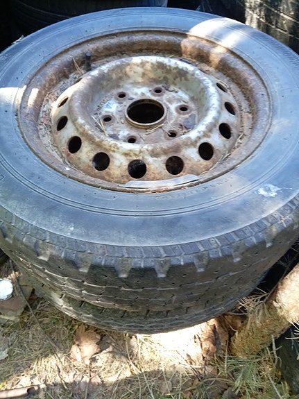 Toyota Hiace 15' vanteita renkailla ja ilman