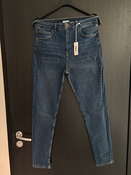 Uudet me&i skinny jeans 32