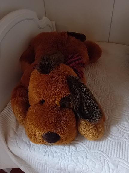 Iso pehmolelu, koira
