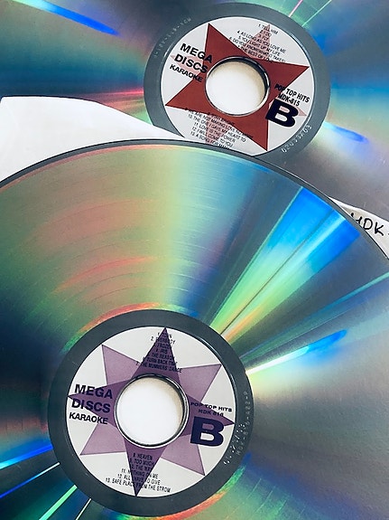 Laserdisk karaoke LD levyjä Mega Disk 8 kpl (USET02)