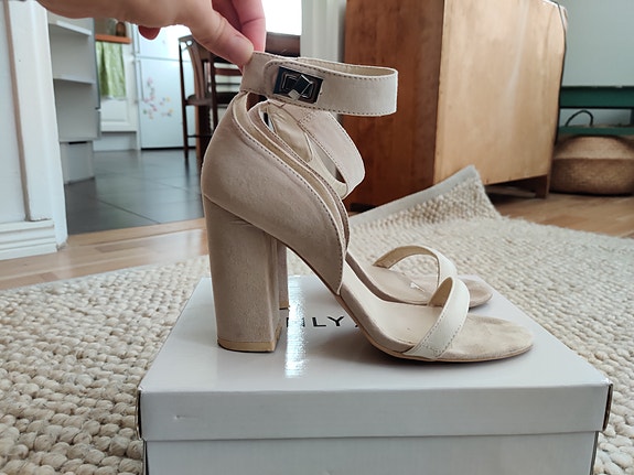 Nelly korkokengät koko 38 beige