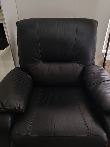 Musta recliner-nojatuoli 3