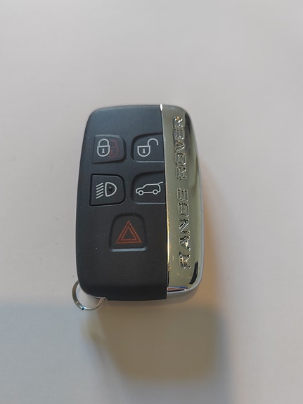 Uusi avain jyrsittynä ja ohjelmoituna - Land Rover