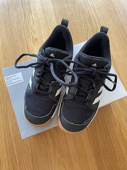 Adidas lasten sisäpelikengät, koko 34, musta, unisex