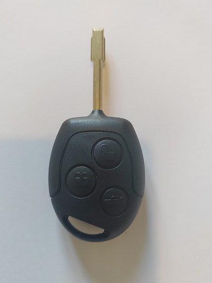 Uusi avain jyrsittynä ja ohjelmoituna - FORD