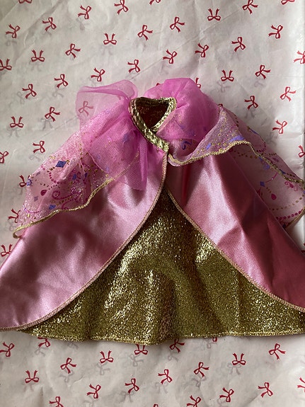 2009 Barbie Three Musketeers Kolme Muskettisoturia Corinne Vintage Skirt viitta